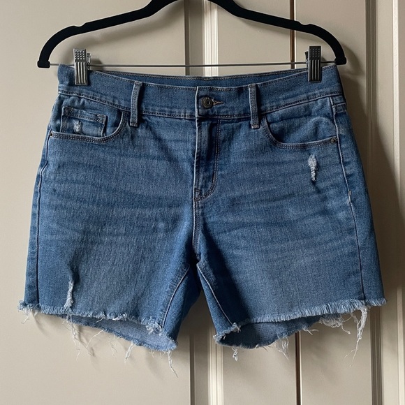 Old Navy Pants - NWOT Old Navy denim Jean shorts Size 4